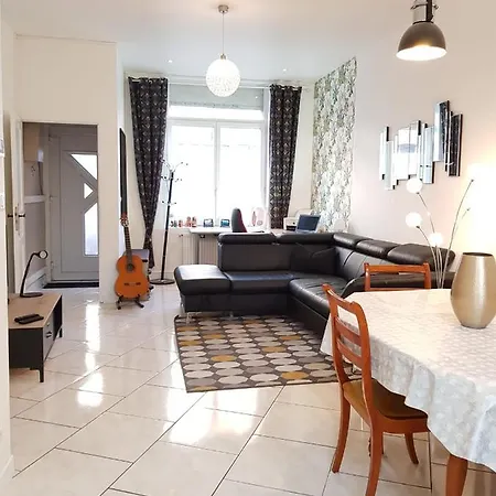 Agreable Maison Familiale Toutes Commodites A Pied ليل